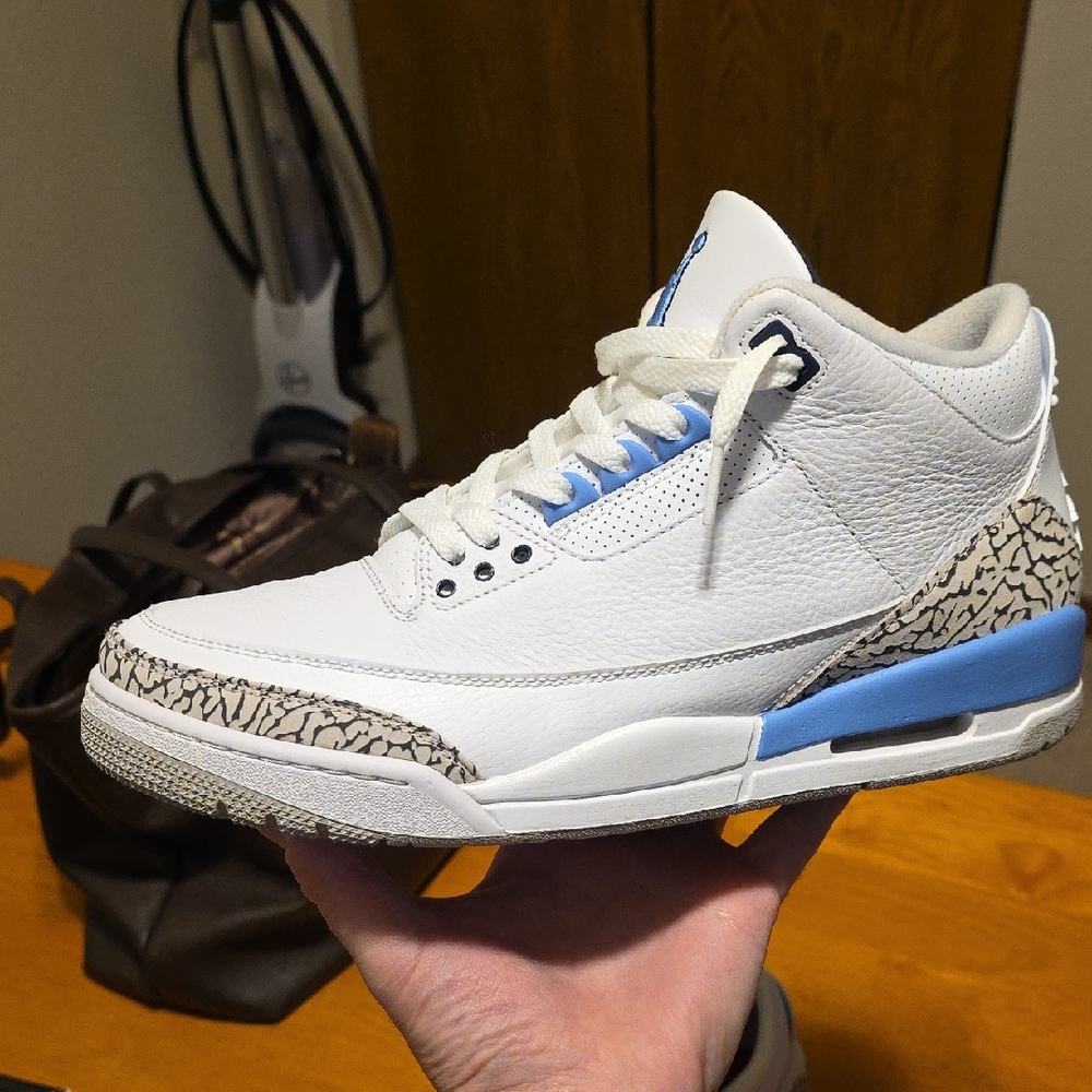 Jordan Athletic Shoes White and Blue